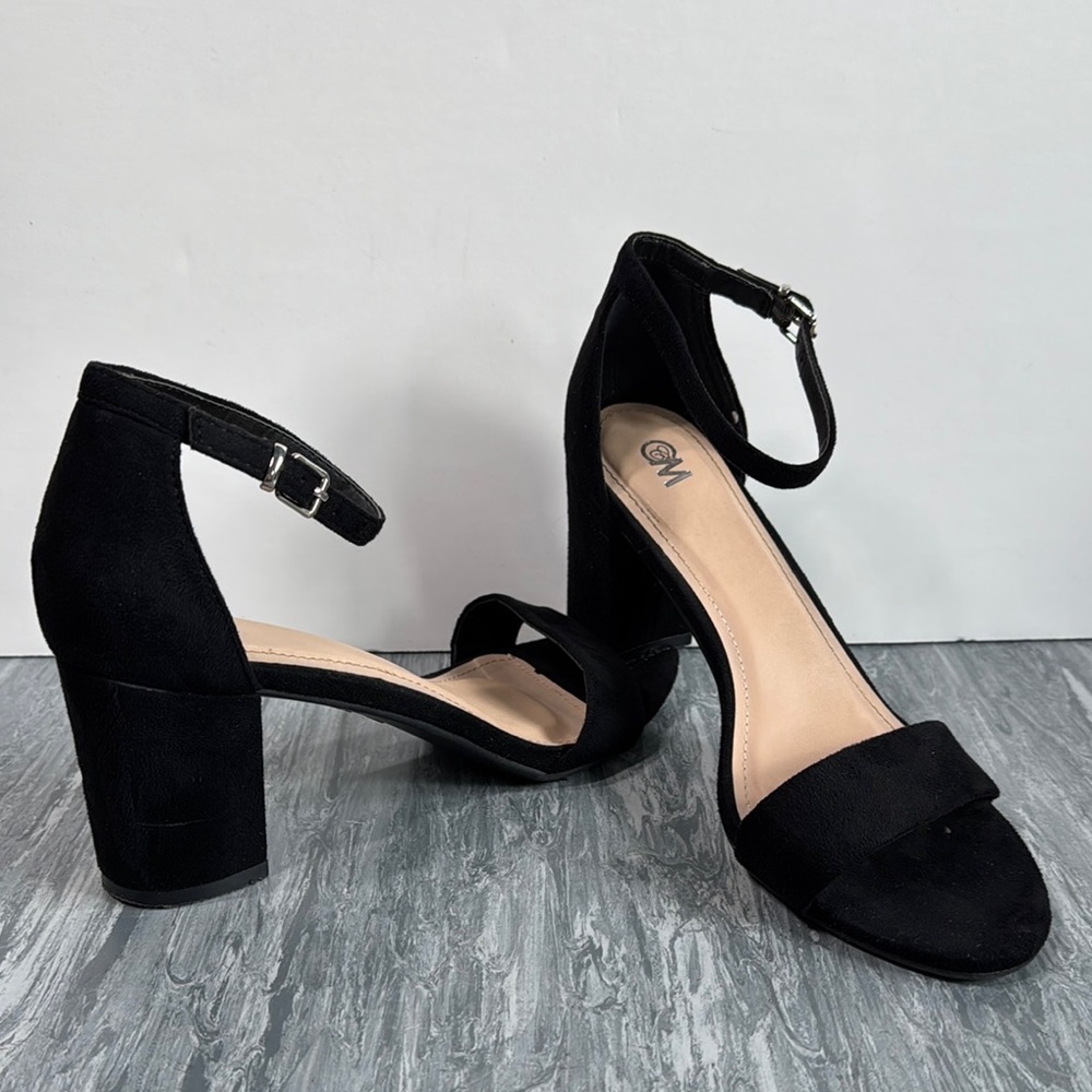 ❤️3/$30 C&M Velvet Black Block Heel Sandals